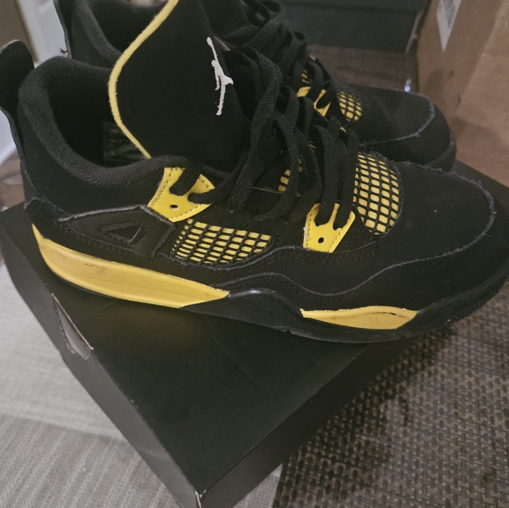 Boys sneakers